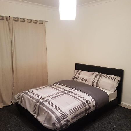 Budget House In Gants Hill Bed & Breakfast Ilford Exterior photo