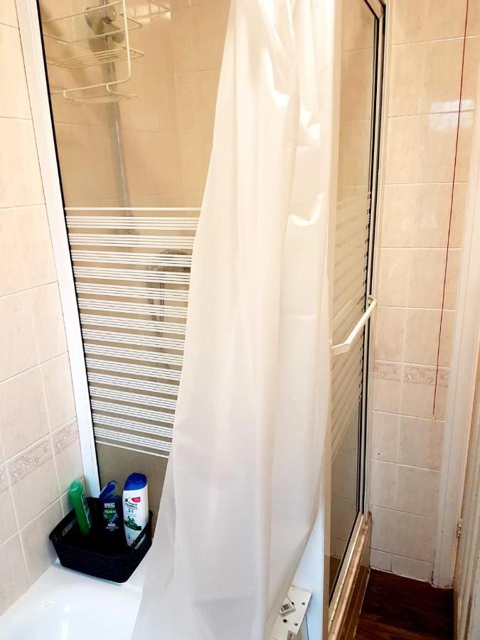 Budget House In Gants Hill Bed & Breakfast Ilford Exterior photo