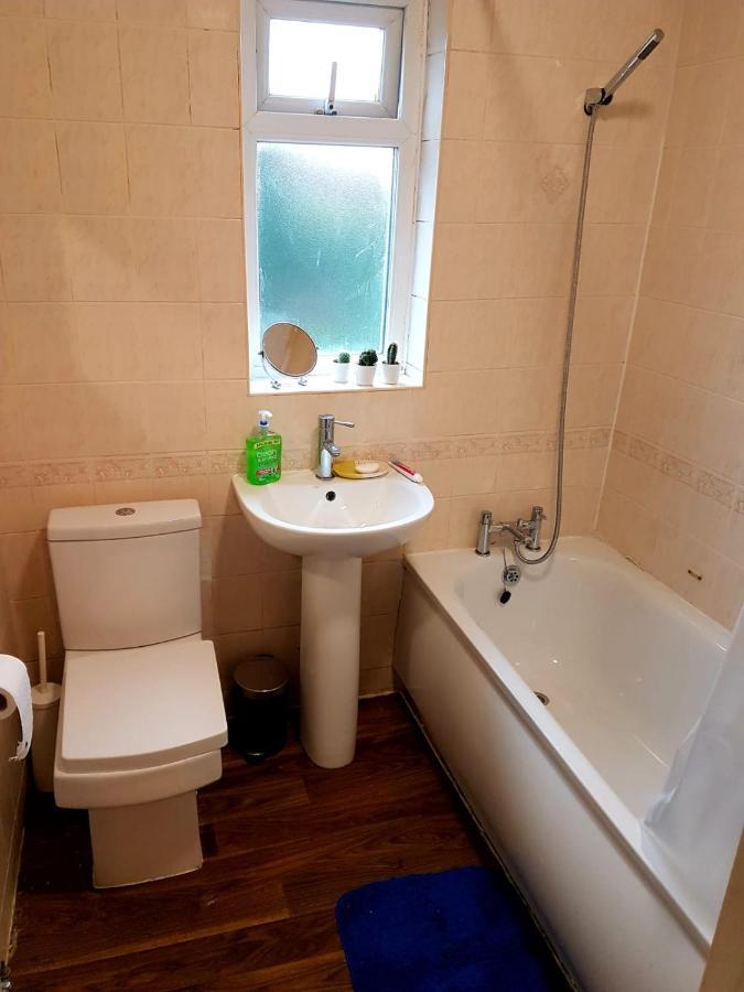 Budget House In Gants Hill Bed & Breakfast Ilford Exterior photo