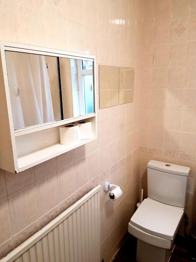 Budget House In Gants Hill Bed & Breakfast Ilford Exterior photo