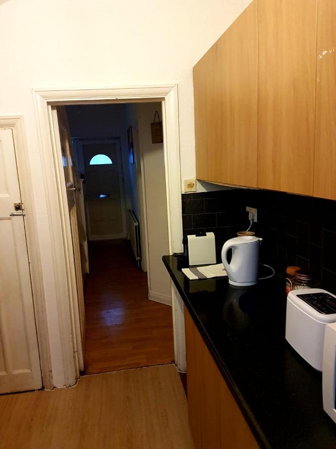 Budget House In Gants Hill Bed & Breakfast Ilford Exterior photo